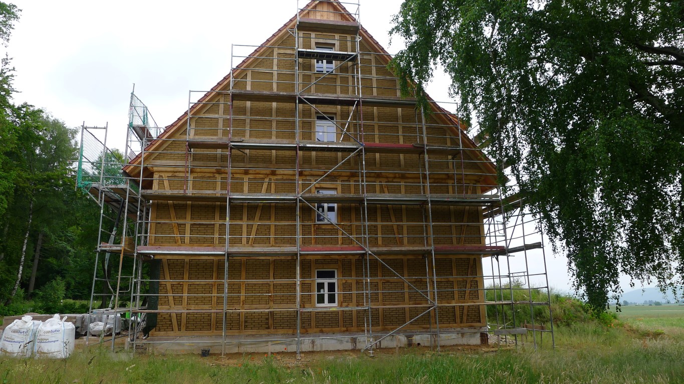 Fachwerk-Neubau ausgemauert mit Leichtlehmsteinen NF 1200